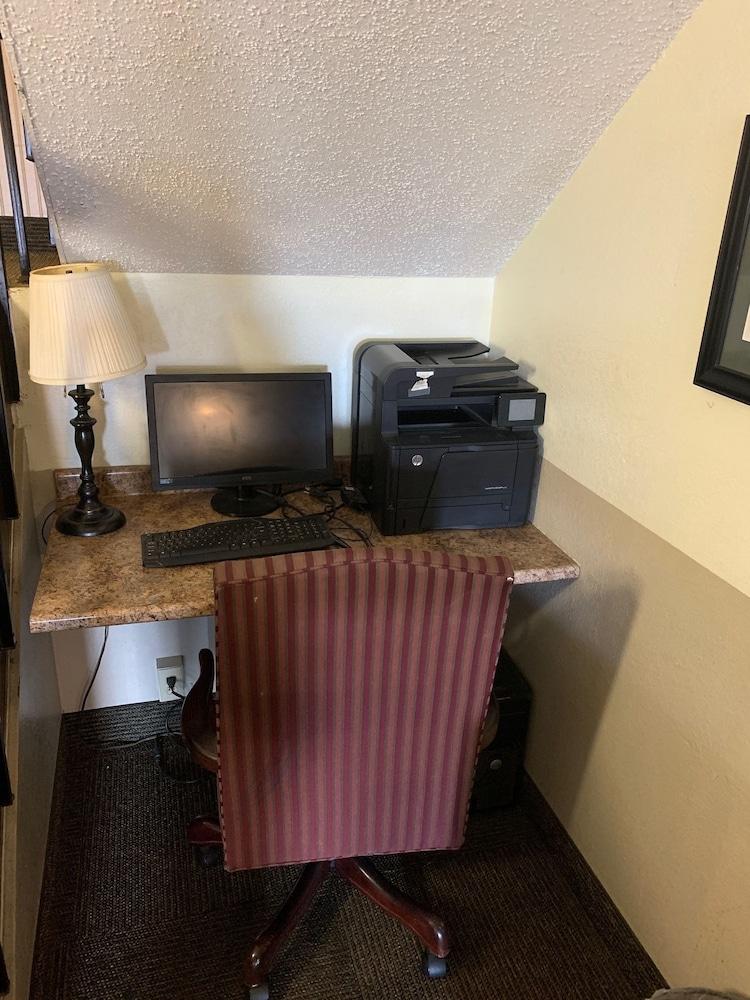 Super 8 By Wyndham Newburgh/West Point Stewart Intl Airport Motel Kültér fotó